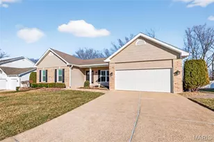 15 Canter Ct, Saint Peters, MO 63376 - Photo 2