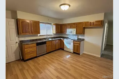 8408 Hill Avenue, Saint Louis, MO 63121 - Photo 2