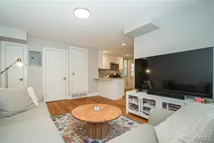 7537 Buckingham Dr, Clayton, MO 63105 - Photo 4