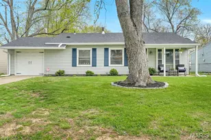 14 Steeplechase Dr, Saint Peters, MO 63376 - Photo 2