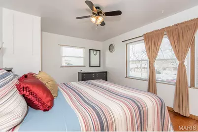 8408 Hawkesbury Drive, Saint Louis, MO 63121 - Photo 18