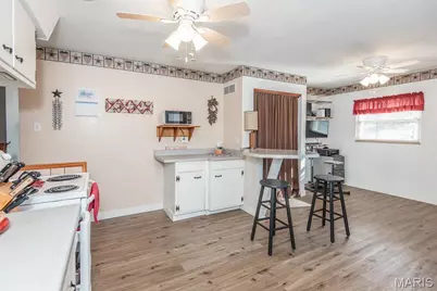 8408 Hawkesbury Drive, Saint Louis, MO 63121 - Photo 12