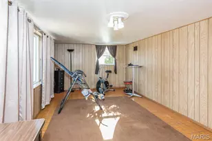 8408 Hawkesbury Dr, Saint Louis, MO 63121 - Photo 32