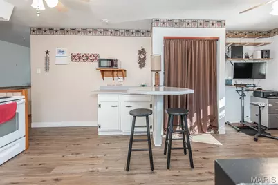 8408 Hawkesbury Drive, Saint Louis, MO 63121 - Photo 16