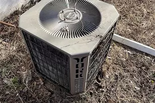 8343 Strathmore Pl, Jennings, MO 63136 - Photo 32