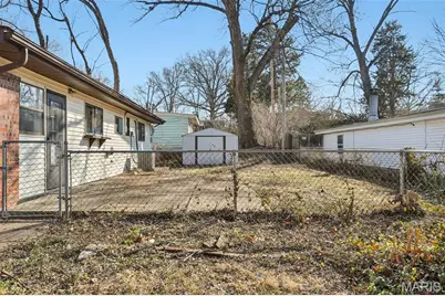 325 Holiday Hill Drive, Florissant, MO 63033 - Photo 20