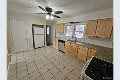 206 Lake Avenue, Maryland Heights, MO 63043 - Photo 8