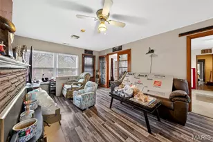 35 E Cardigan Dr, Ferguson, MO 63135 - Photo 4