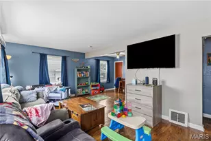 10812 St Francis Ln, Saint Louis, MO 63074 - Photo 4