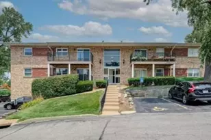 10395 Forest Brook Ln, Creve Coeur, MO 63146 - Photo 1