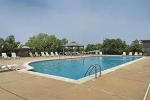 10395 Forest Brook Ln, Creve Coeur, MO 63146 - Photo 2