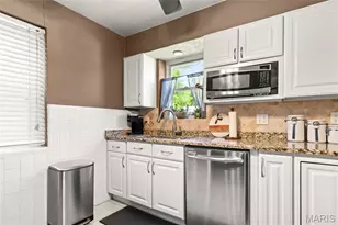 1047 Raisher Dr, Saint Louis, MO 63130 - Photo 12