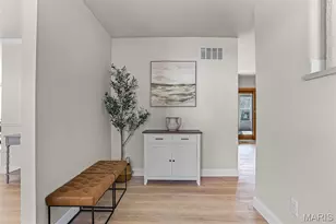 2007 Willow Lake Dr, Chesterfield, MO 63017 - Photo 2