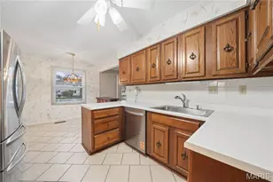 14342 Lake Tahoe Dr, Chesterfield, MO 63017 - Photo 12