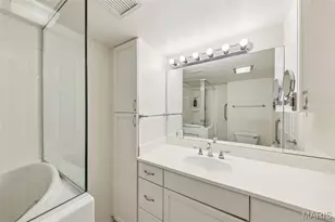 900 S Hanley Rd, Saint Louis, MO 63105 - Photo 16