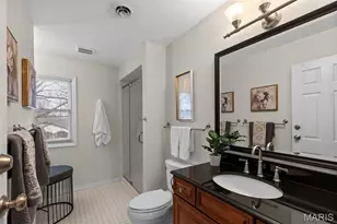 442 Royalwood Dr, Creve Coeur, MO 63141 - Photo 12