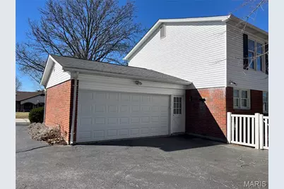 442 Royalwood Drive, Creve Coeur, MO 63141 - Photo 2