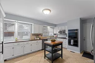 442 Royalwood Dr, Creve Coeur, MO 63141 - Photo 8