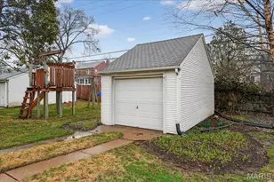 1310 Midland Dr, Saint Louis, MO 63130 - Photo 32