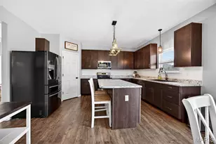 303 Hidden Bluffs Ct, Lake Saint Louis, MO 63367 - Photo 12