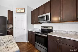 303 Hidden Bluffs Ct, Lake Saint Louis, MO 63367 - Photo 10