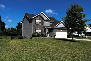 303 Hidden Bluffs Ct, Lake Saint Louis, MO 63367 - Photo 2