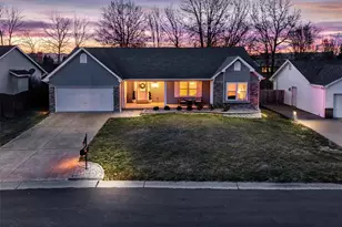 35 Bay Hill Dr, Saint Peters, MO 63366 - Photo 1
