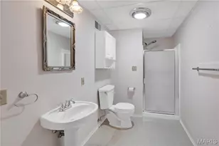 12000 Autumn Lakes Dr, Maryland Heights, MO 63043 - Photo 22