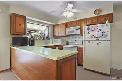 12363 Merrick Drive, Saint Louis, MO 63146 - Photo 10