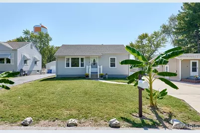 16 White Drive, Saint Louis, MO 63135 - Photo 1