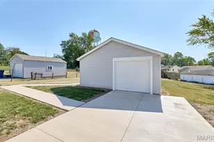 16 White Dr, Saint Louis, MO 63135 - Photo 4