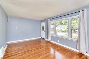 16 White Dr, Saint Louis, MO 63135 - Photo 8