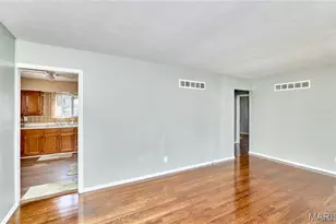 18 White Dr, Saint Louis, MO 63135 - Photo 6