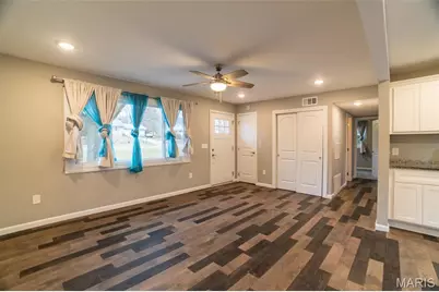 204 Hillsdale Drive, Ballwin, MO 63011 - Photo 4