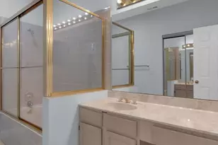 10919 Vauxhall Dr, Saint Louis, MO 63146 - Photo 14