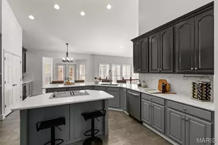 332 Remington Way Dr, Ballwin, MO 63021 - Photo 10