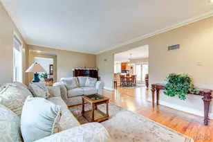 8161 Stratford Dr, Saint Louis, MO 63105 - Photo 10