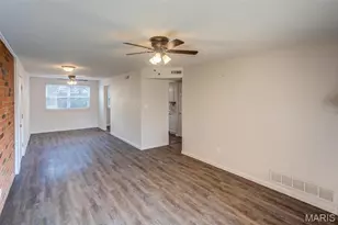 1926 Hunting Lake Ct, Saint Louis, MO 63122 - Photo 10