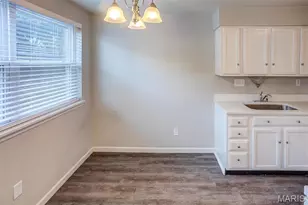 1926 Hunting Lake Ct, Saint Louis, MO 63122 - Photo 6