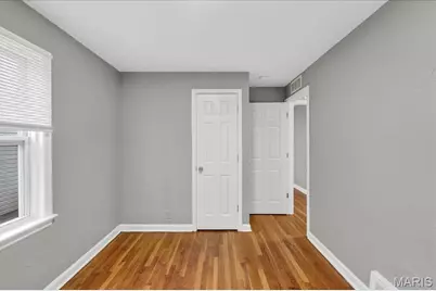 10128 Ashbrook Drive, Saint Louis, MO 63137 - Photo 8
