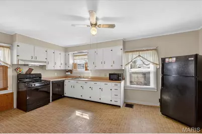 10300 Toelle Lane, Saint Louis, MO 63137 - Photo 12