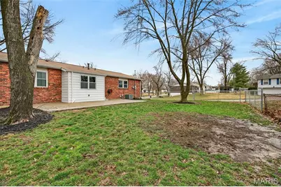 899 Oklahoma Avenue, Ballwin, MO 63021 - Photo 10