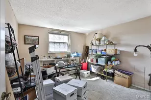 922 N Claytonbrook Dr, Ballwin, MO 63011 - Photo 14