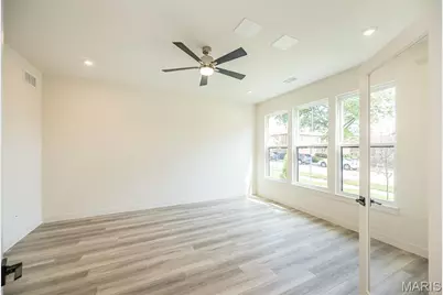 8975 Eager Road, Richmond Heights, MO 63144 - Photo 20