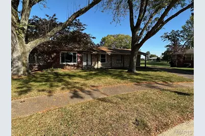 7 Dana Drive, Florissant, MO 63033 - Photo 2