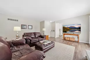 315 Prince Towne Dr, Creve Coeur, MO 63141 - Photo 10