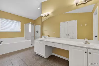 16816 Chesterfield Bluffs Circle, Chesterfield, MO 63005 - Photo 36