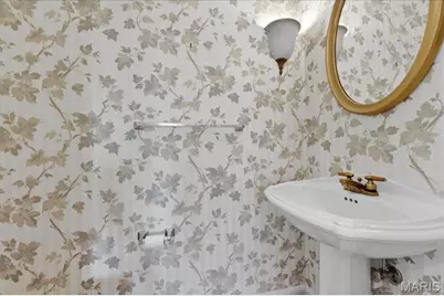 16816 Chesterfield Bluffs Circle, Chesterfield, MO 63005 - Photo 18