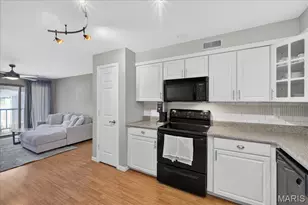 12818 Portulaca Dr, Saint Louis, MO 63146 - Photo 8