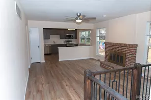 9757 Croftwood Dr, Saint Louis, MO 63123 - Photo 8